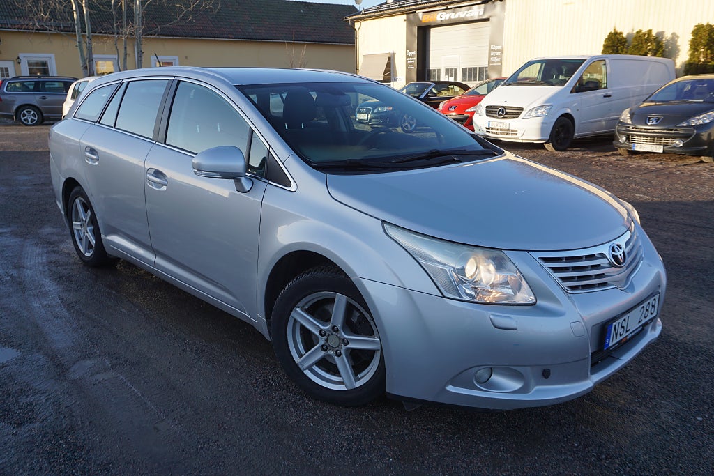 Toyota Avensis Kombi 1.8 Valvematic Business M-värmare