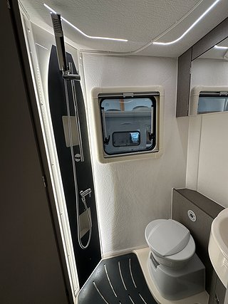 Husbil-halvintegrerad Wingamm Oasi 540 140HK AUT 17 av 28