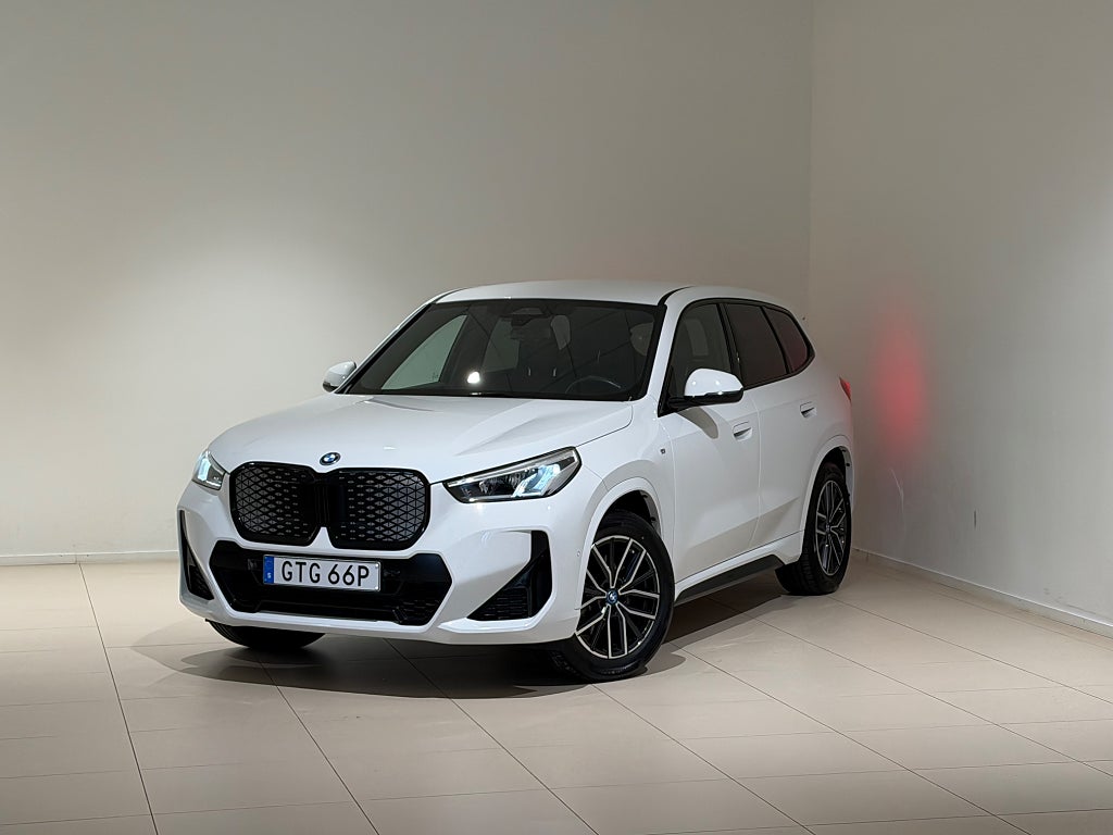 BMW iX1 xDrive 30, Adpt Fart, Backkamera, Navi, Serviceavtal