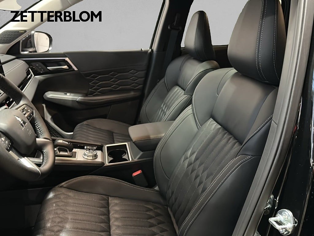 SUV Mitsubishi Outlander 7 av 22