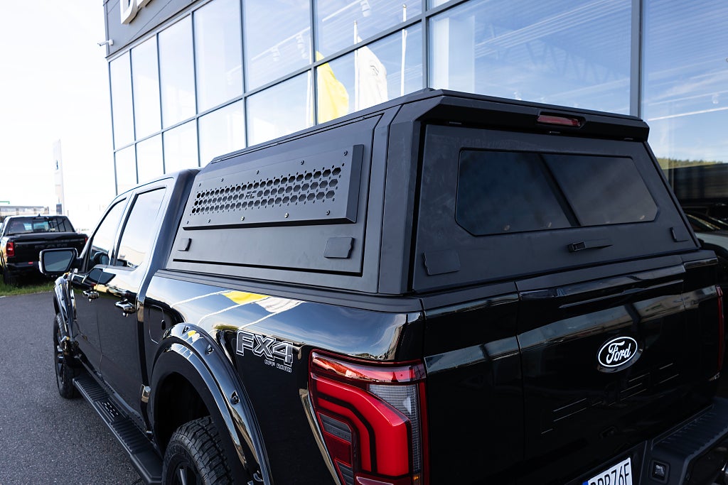 Ford F-150 SuperCrew 5.0 V8 Lariat Black Edition KÅPA - OFF-ROAD