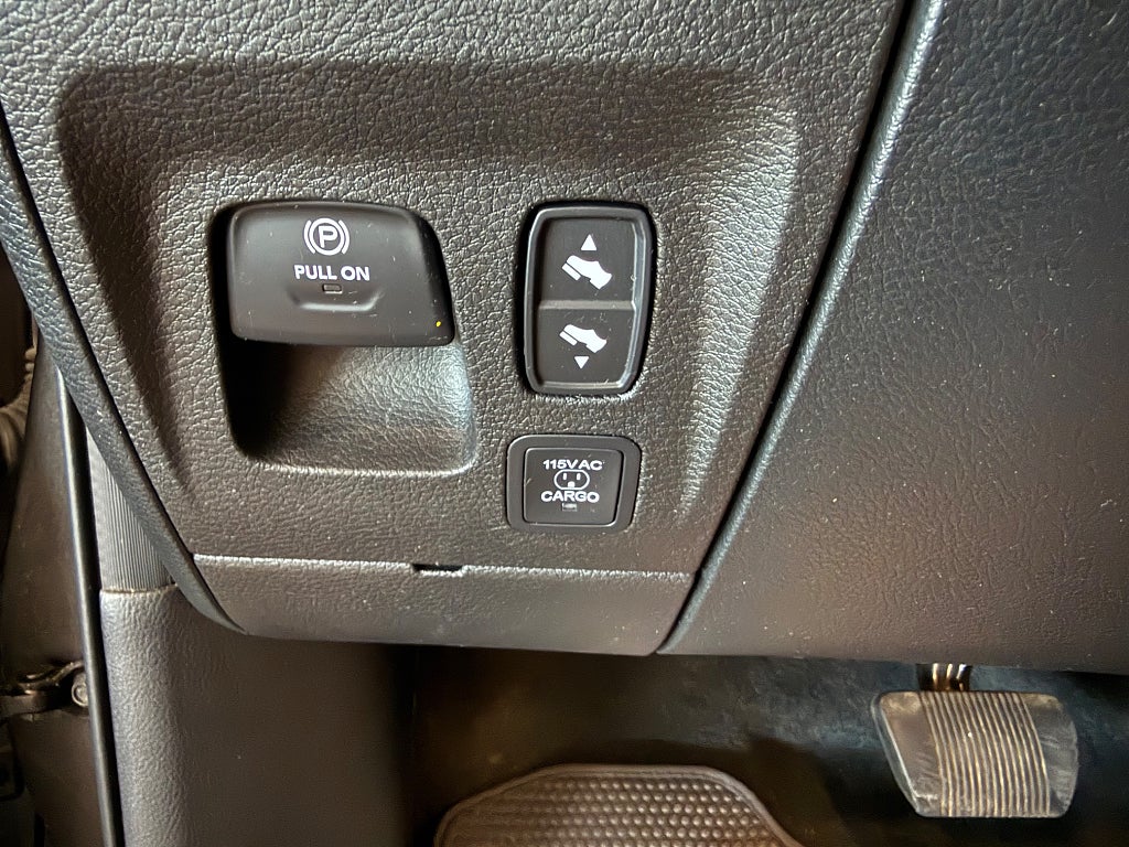 Dodge RAM 1500 Crew Cab 5.7 V8 HEMI 4×4 NIGHT Edition - bild 20