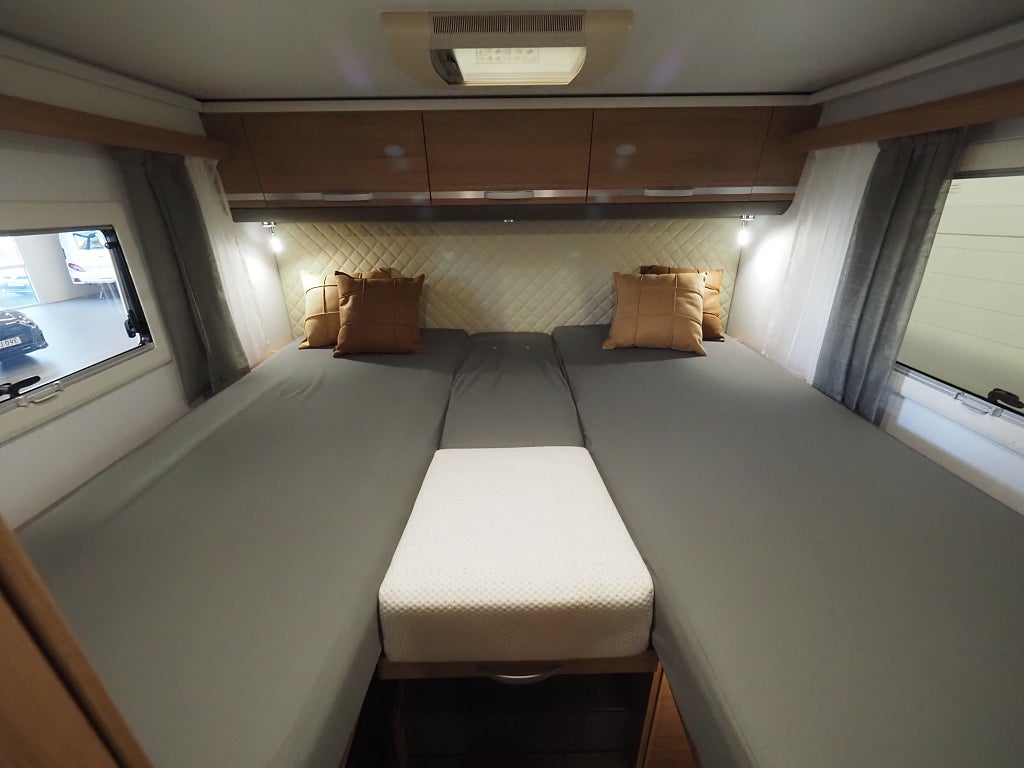 Adria Coral 670 DL Axess Långbädd | Face to face | Solcell | 2021