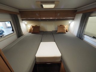 Husbil-halvintegrerad Adria Coral 670 DL Axess 14 av 19