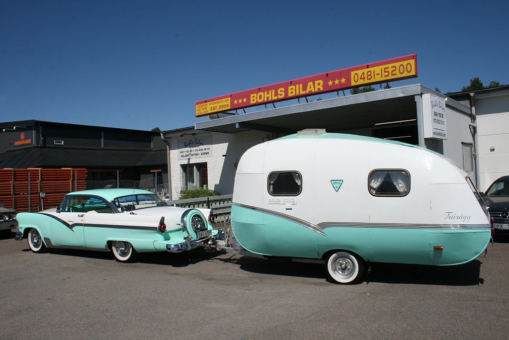 Ford Fairlane Victoria / Opio Husvagn * AMERICAN DAYS *