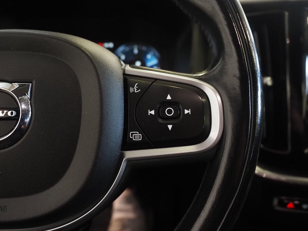 Volvo XC60 D4 AWD Geartronic 190hk Momentum Drag D-Värm 2019