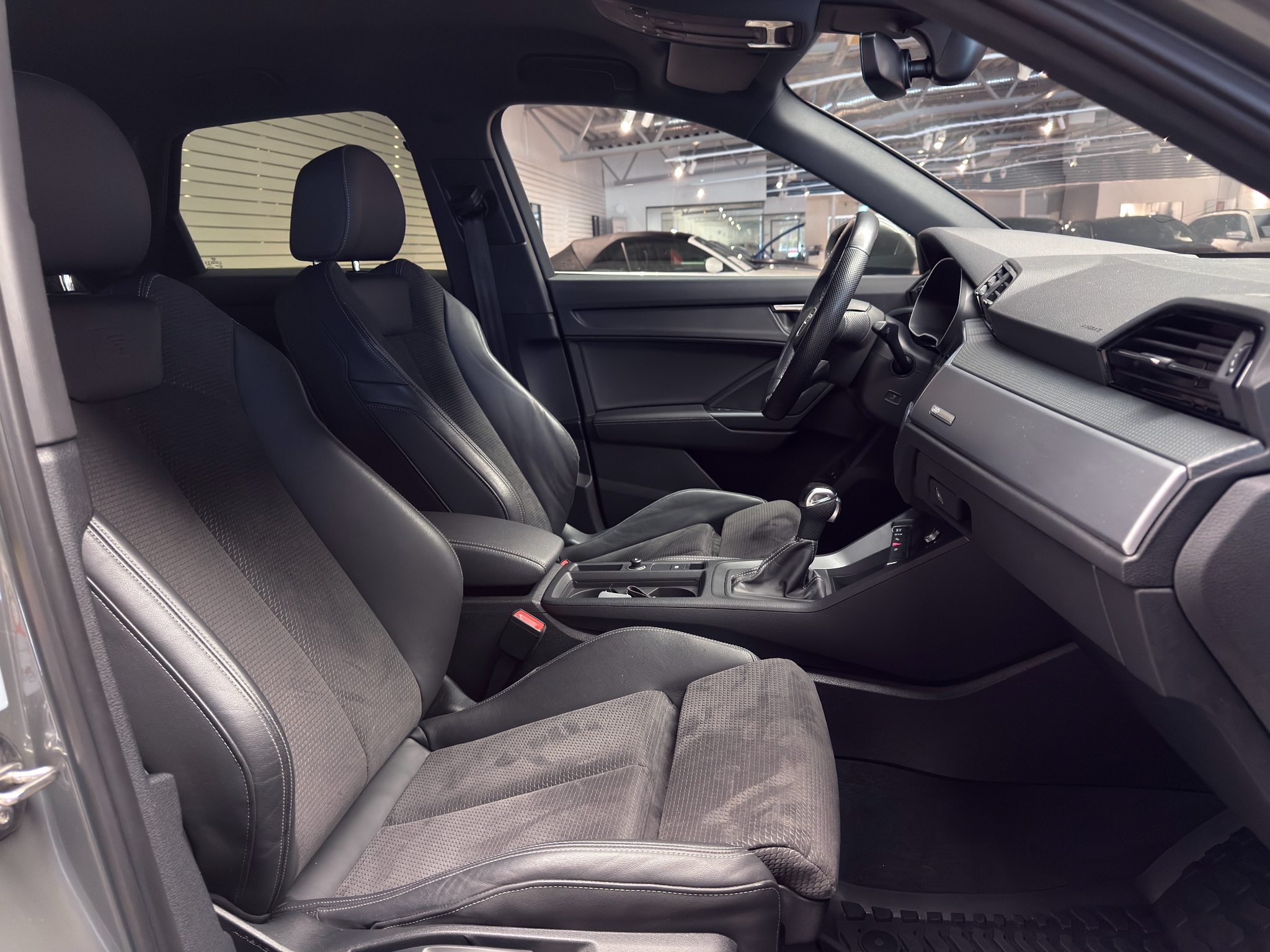 Audi Q3 45 TFSI e 245hk S-line | Dragkrok | Svart Optikpaket 2021 - miniatyr 32