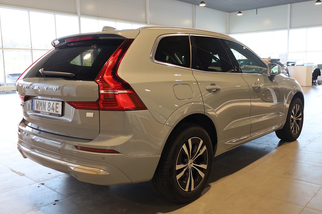 Volvo XC60 Recharge T6 AWD Geartronic Core Edition Drag Navi Moms
