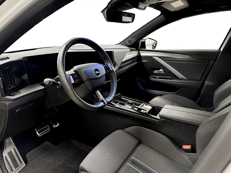 Bild på Opel Astra ST GS 1.2 PT 130hk Aut B-KAMERA CARPLAY