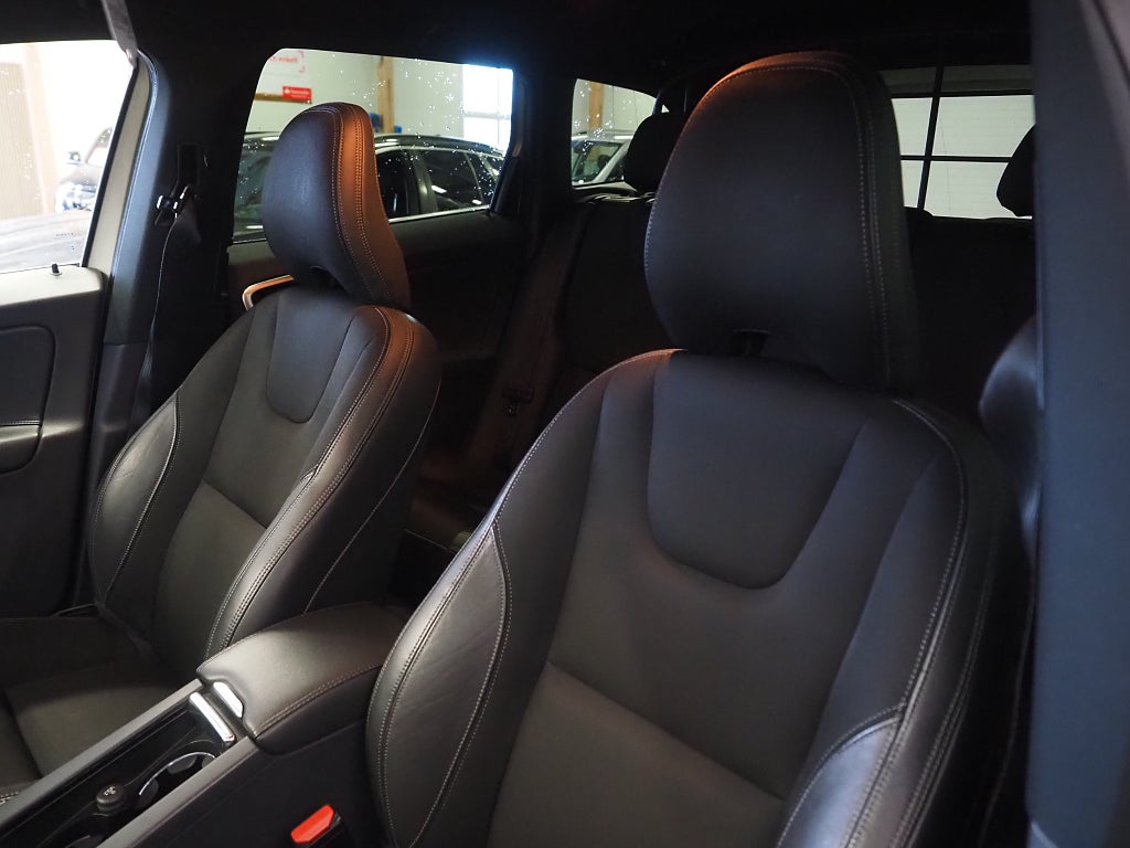 Volvo XC60 D4 Geartronic 190hk Classic Momentum Navi D-Värm M-Värm 2017