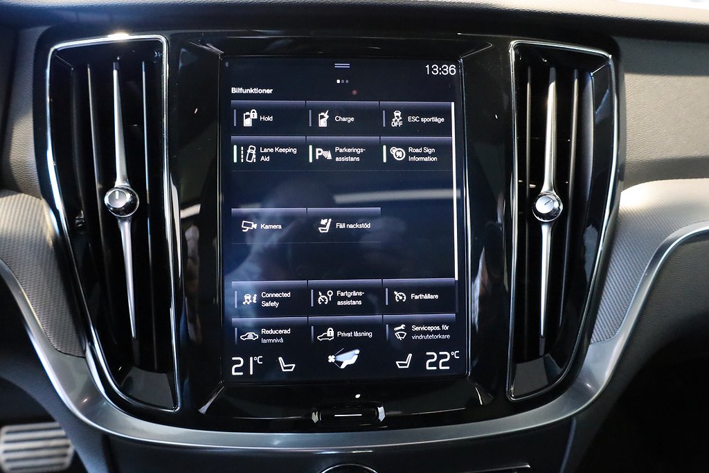 Volvo V60 T8 AWD Aut R-Design Pano Kamera Läder 2019
