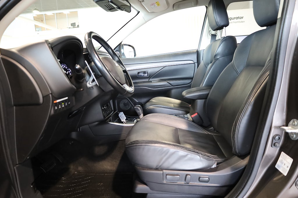 Mitsubishi Outlander 2.0 4WD AUT Business M-Värme 360° Läder 7-Sits 2020