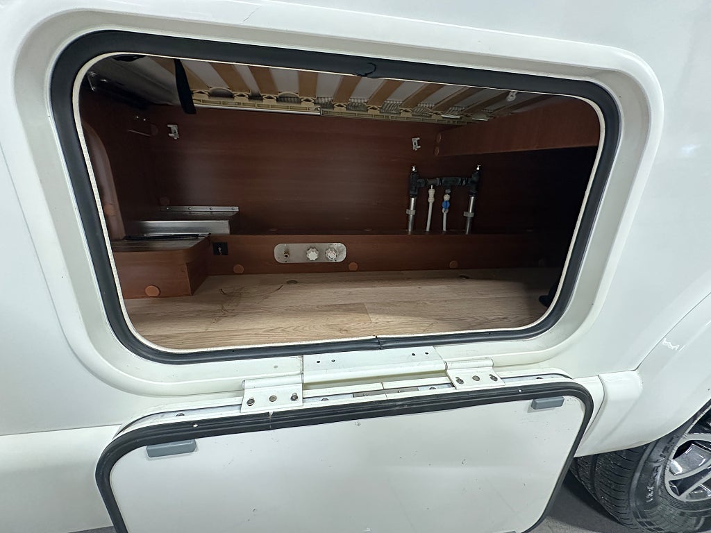 Rapido 7065 F Automat Alde taksäng Låga sängar toa bak thumbnail