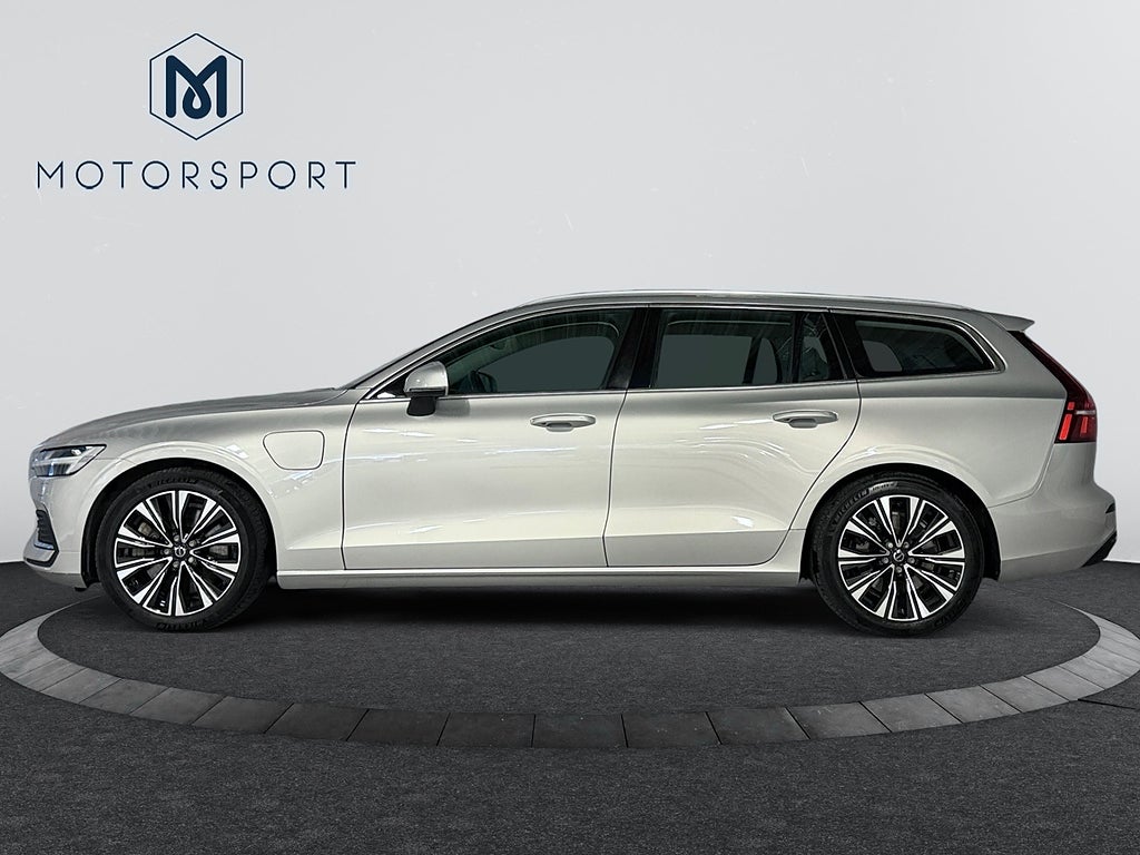 Volvo V60 Recharge T6 AWD Core Edition Drag Förklimat Backkamera bild 3