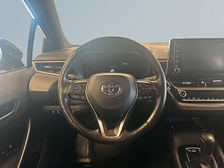 Toyota Corolla Hybrid e-CVT Executive Drag Kamera Mvärme Rattvärme S&V – bild 9