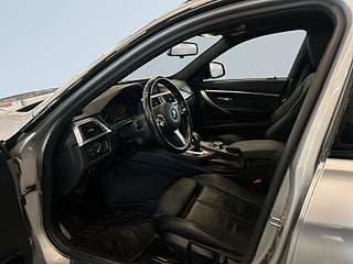 BMW 330i xDrive M Sport S&V-hjul/Hud/Pano/Skinn/H/K/A.d helljus