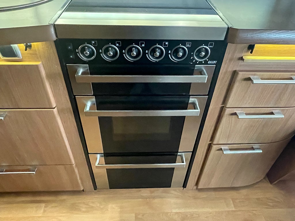 Kabe Royal 780 ETDL KS E2 / ALDE / Elektriska stödben / Förtält / Lån - Kabe