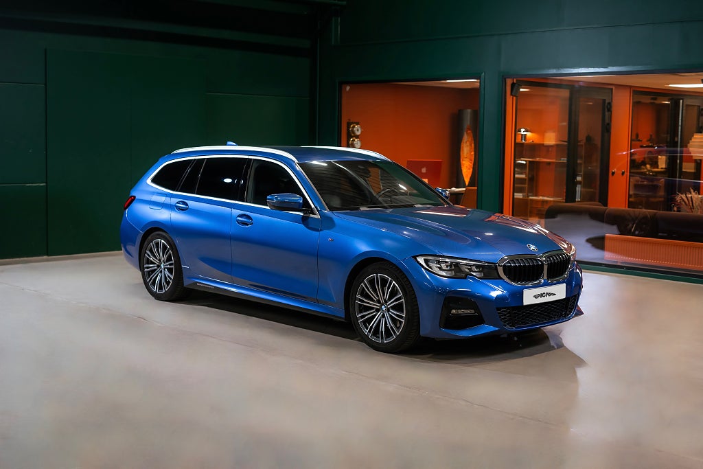 BMW 320 i Touring M Sport / RWD / Låga mil / LED / Sv-Såld