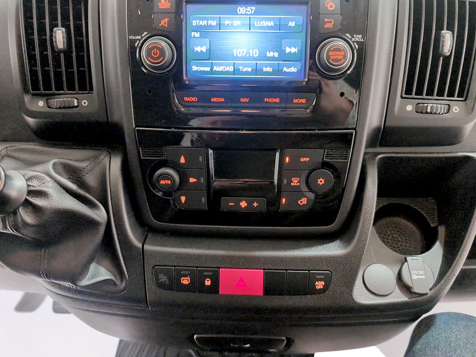 Bild på Peugeot Boxer PRO+ 2.2 BHDi 140hk L2H2 - B-KAMERA, DRAG