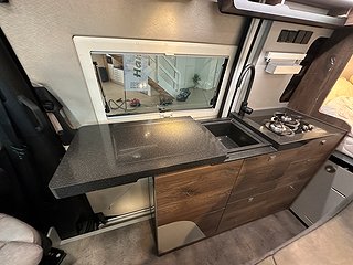 Husbil-halvintegrerad Robeta Adonis Mercedes 4x4 190HK AUT 11 av 27