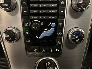 Volvo XC60 D4 AWD Geartronic S&V-däck/D-värm/Psens/MoK/Kamera/Drag – bild 18