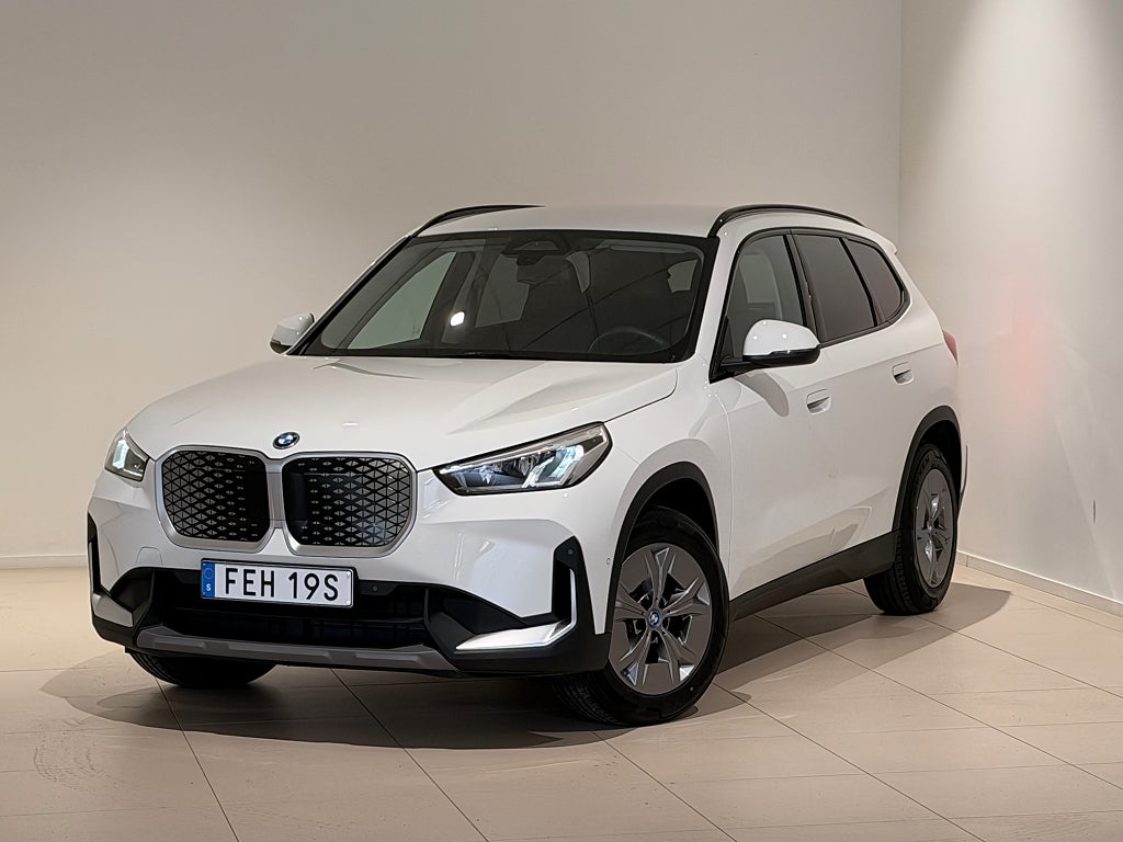 BMW iX1 eDrive 20, Drag, Värmare, Rattvärme, Navigation