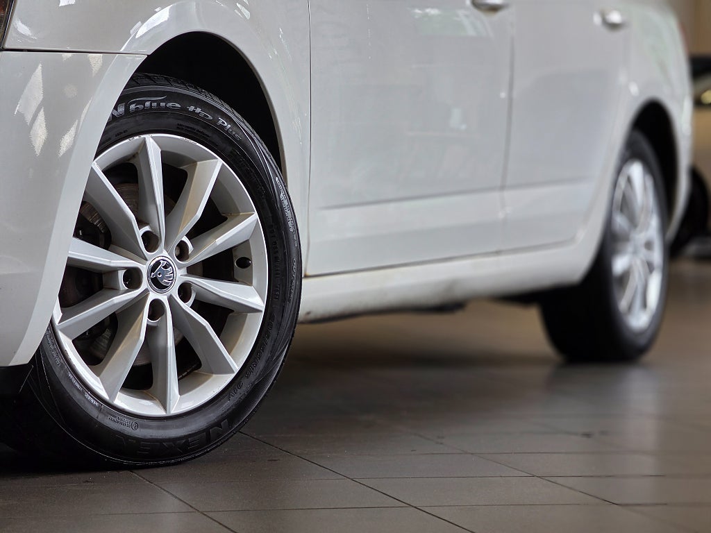 Skoda Octavia Kombi 1.4 TSI G-TEC Ambition, miljöbil lågskatt (360kr)