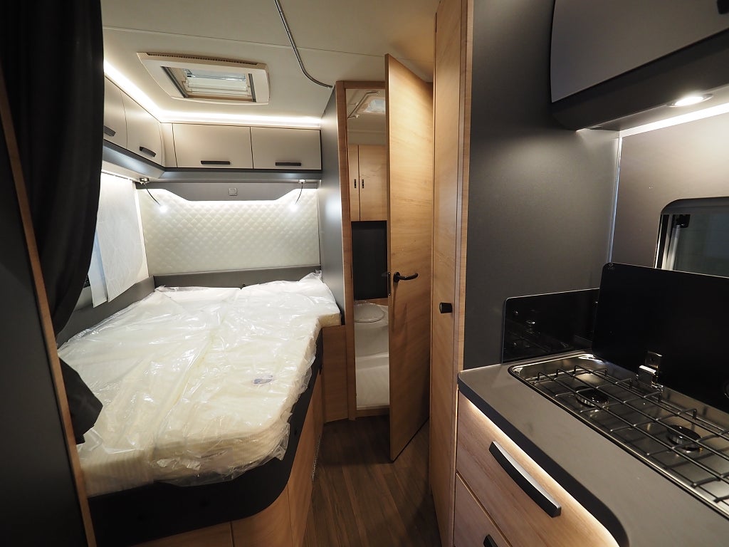 Knaus L!ve Wave 650 MF Platinum Selection ALDE I Taksäng