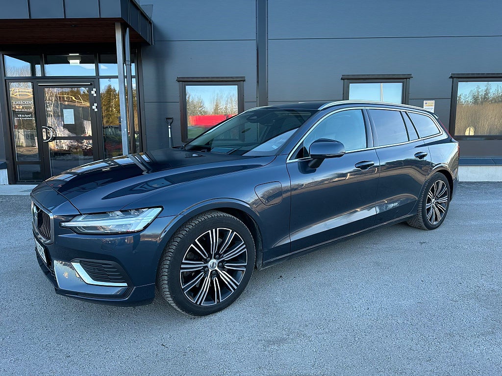 Volvo V60 Recharge T6 AWD /Läder/ Drag/ 