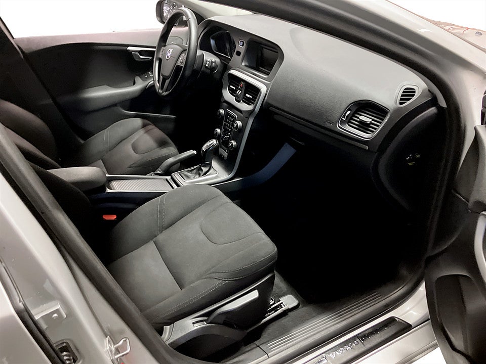 Bild på Volvo V40 Kinetic D2 120hk Aut DRAG VÄRMARE