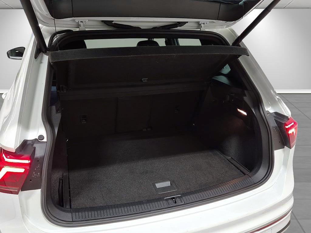 Volkswagen Tiguan R-Line TDI 200 hk DSG 4Motion Parkv Drag Vhjul
