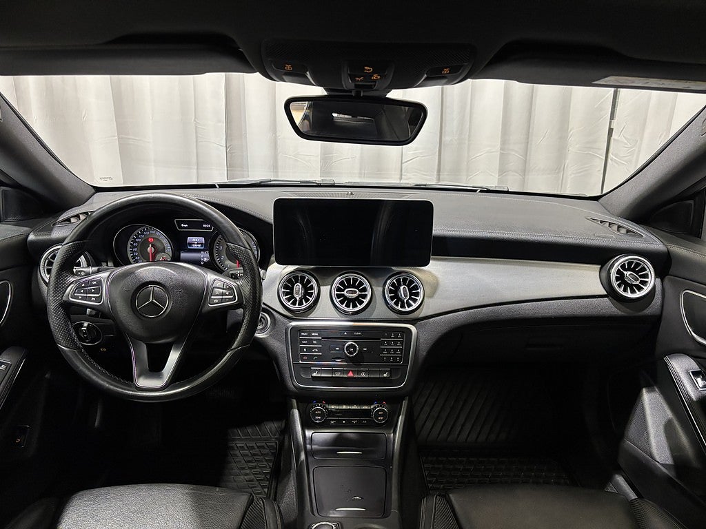 Mercedes-Benz CLA 200 7G-DCT Urban Line Bkam Pano Skinn Navi Drag Ambligh
