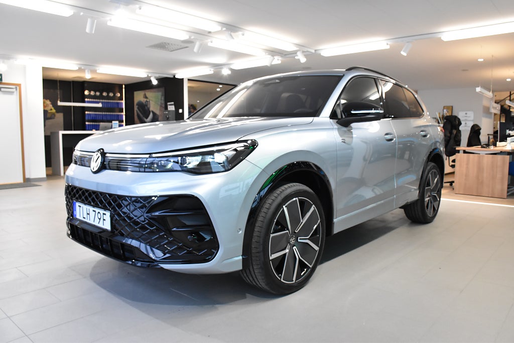 Volkswagen Tiguan Nya 2.0 TDI 4M R-Line **SE SPEC**