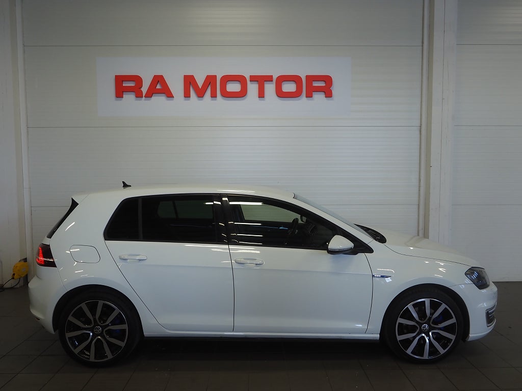 Volkswagen Golf GTE 1.4 TSI DSG 204hk | Drag | Värmare | Navi | 2016