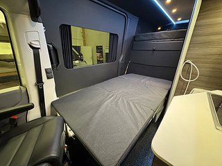 Transportbil - Skåp Volkswagen Crafter 177HK AUT CROSSBUSS 14 av 27