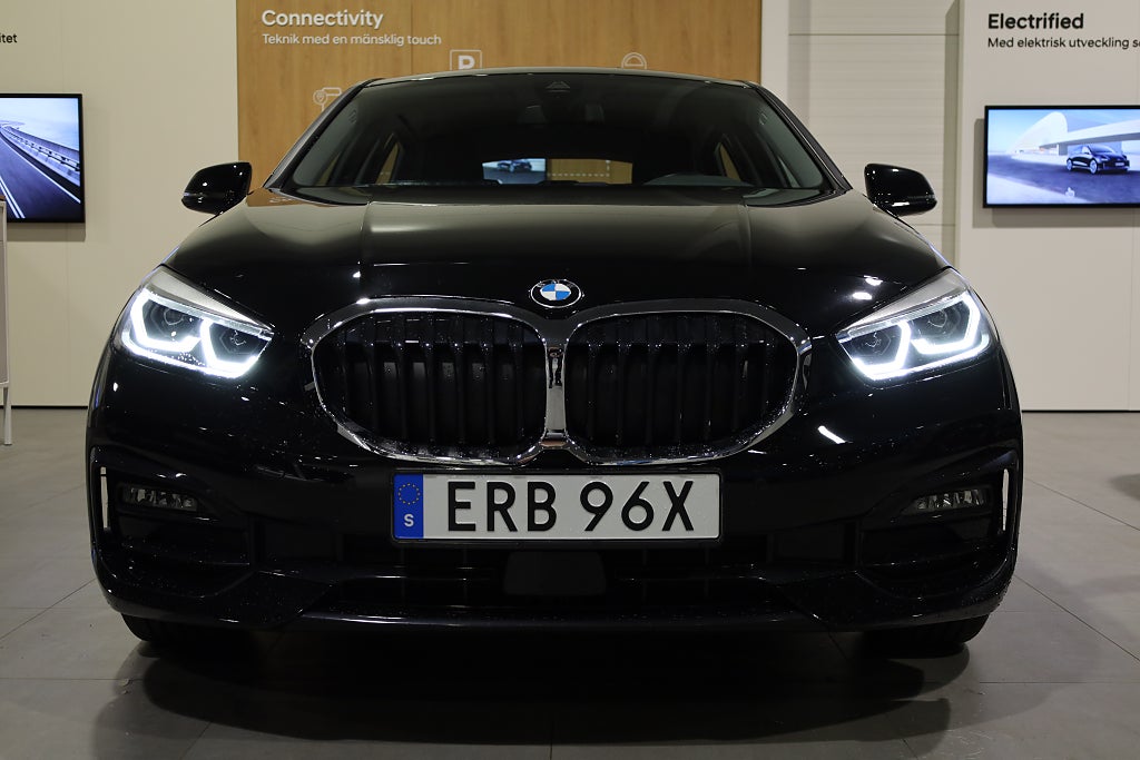 BMW 118I Sport line Navi PDC CarPlay Leasbar 2022