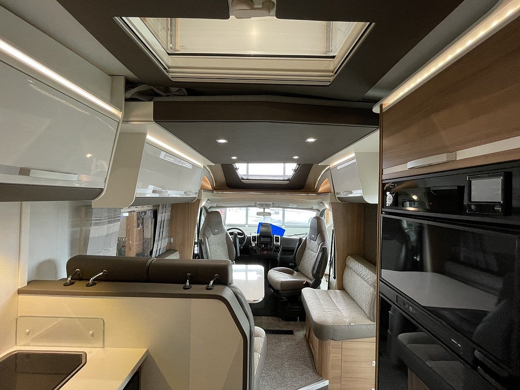 Adria Matrix Plus 670 SL / Automat 150hk / Solcell / Dragkrok / ALDE / - Adria