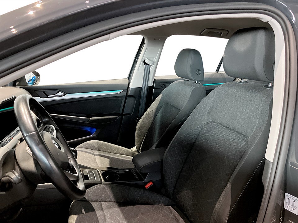 Bild på Volkswagen Golf Base 1.0 TSI 110hk BLUETOOTH FARTHÅLLARE