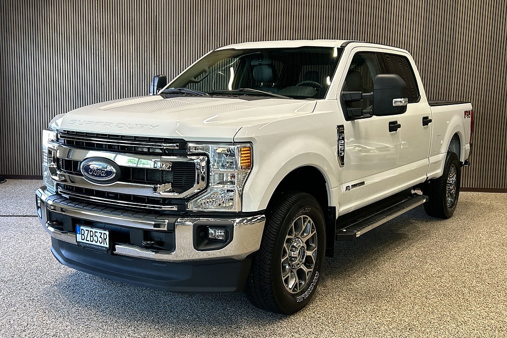 Ford F-250 Crew Cab 6.7 V8 Power Stroke 4x4 Diesel