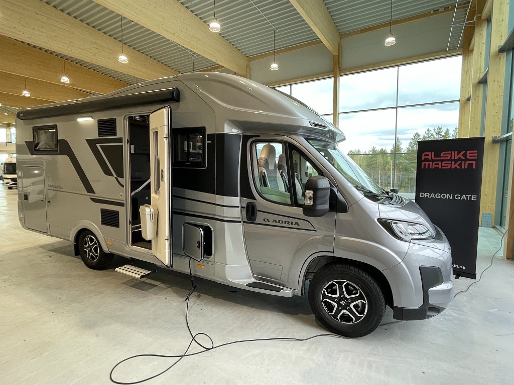 Adria Matrix Supreme 670 DL / ALDE / Taksäng / Automat 140hk / Face to