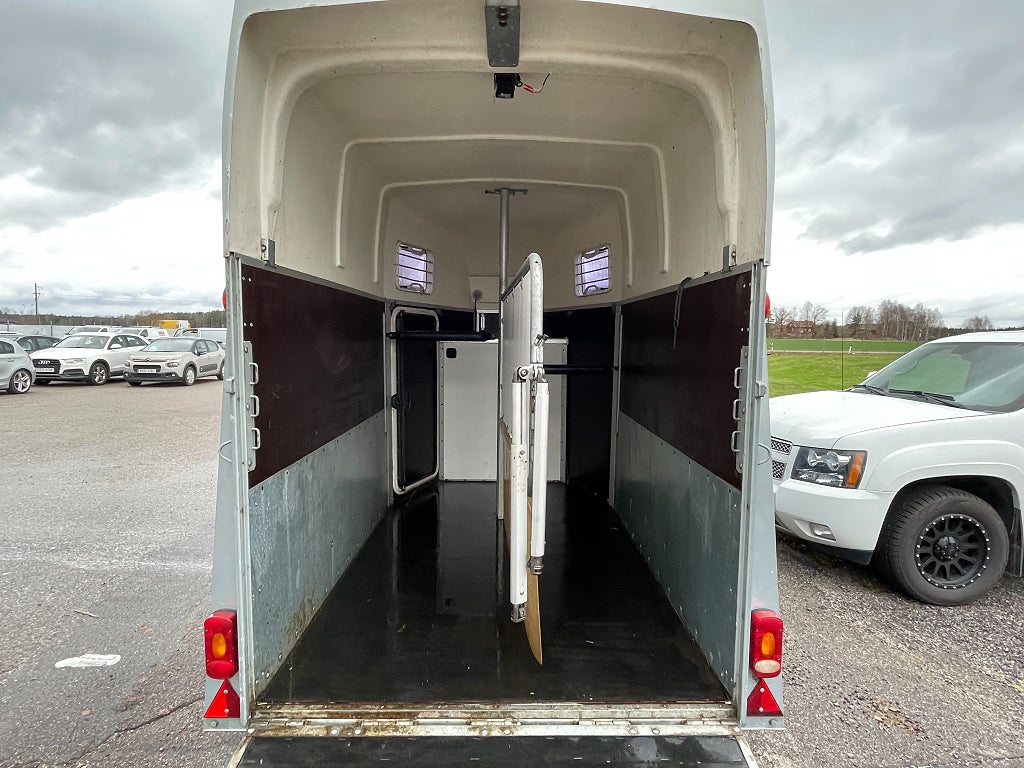 Thule Royal Xt 135tb Hästsläp Nyrenoverat skåp 2023