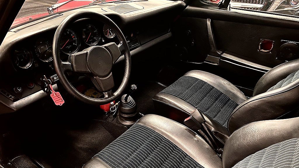 En fin Porsche årsmodell 1975. 