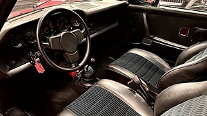 En fin Porsche årsmodell 1975. 