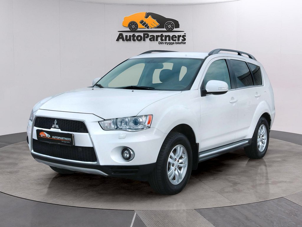 Mitsubishi Outlander 2.4 4WD CVT 7sits Drag Värme Keyless 0%