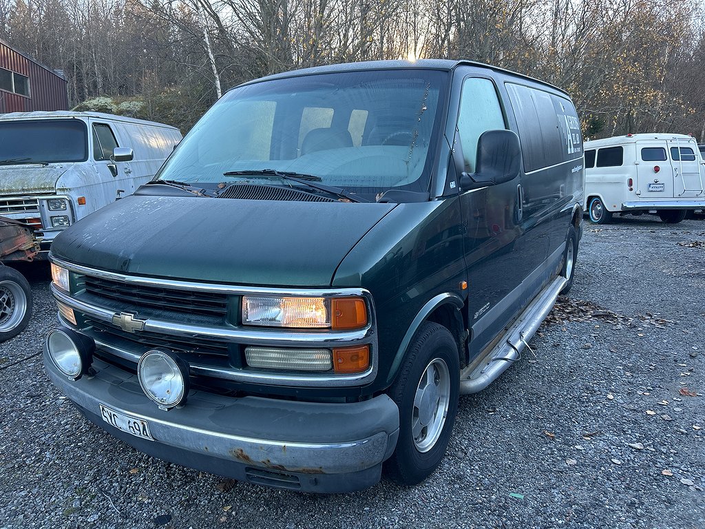 Chevrolet Express 1500 Passenger Van