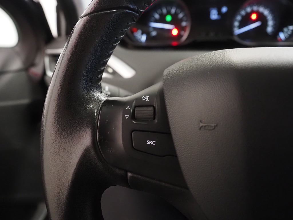 Peugeot 2008 1.2 PureTech 110hk EAT Automat