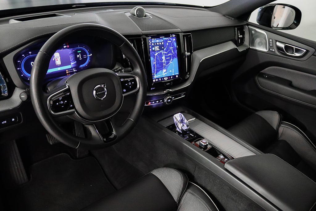 Volvo XC60 II Recharge T8 AWD R-Design Polestar Pano B&W HuD