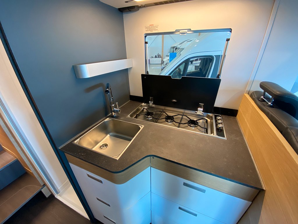 Adria Sonic Plus 700 SL / ALDE / Aut 180hk / Taksäng / Ugn - Adria