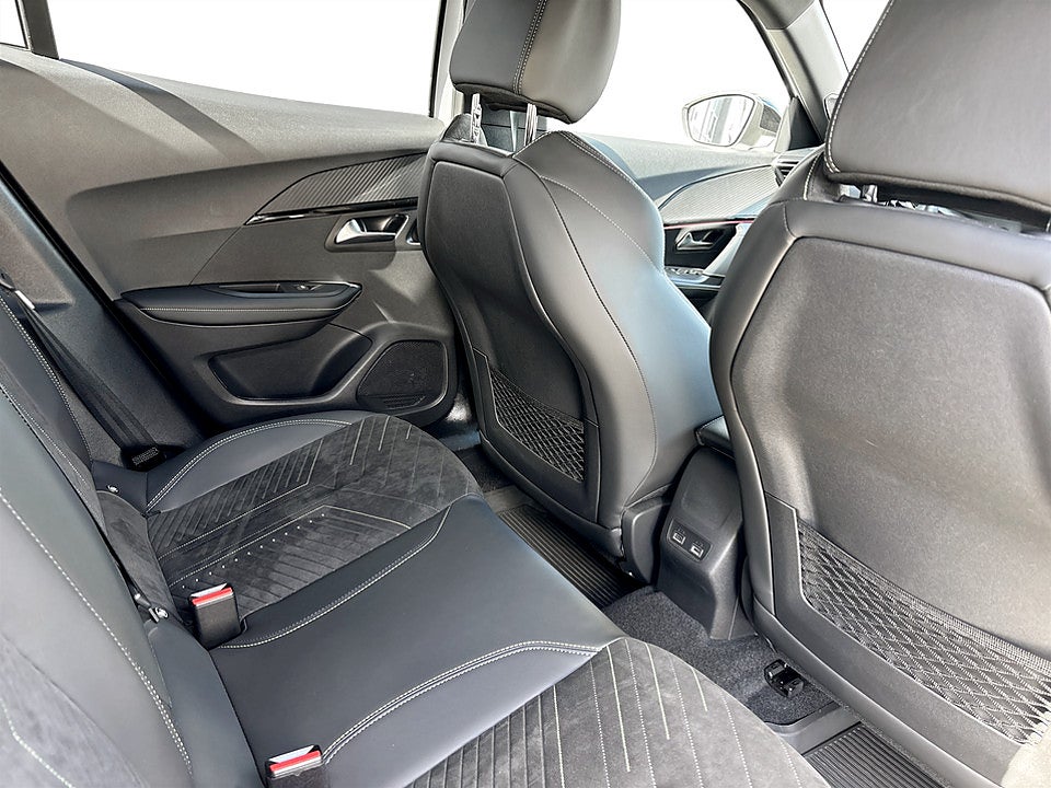 Bild på Peugeot 2008 GT 1.2 PT 130hk Aut B-KAMERA CARPLAY ELSTOL