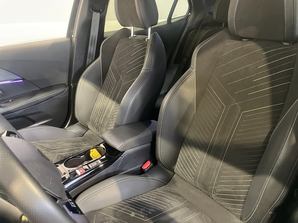 Bild på Peugeot 2008 GT 1.2 PT 130hk Aut B-KAMERA CARPLAY